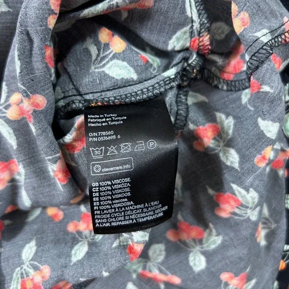 H&M Womens Cherry Print Wrap Top V-Neck 3/4 Bell Sleeves Size 2 - Picture 6 of 7